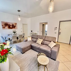 Divina Luxury With Jacuzzi Near The Apartamento Como